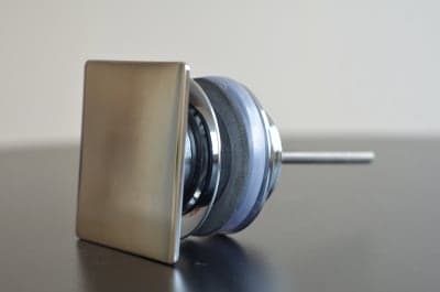 Alterna Pop-Up Ventil Fyrkantig Flat 32 för Tvättställ, Förkromad Mässing